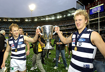 GARY ABLETT JUNIOR AND NATHAN ABLETT WITH 2007 AFL PREMIERSHIP CUP